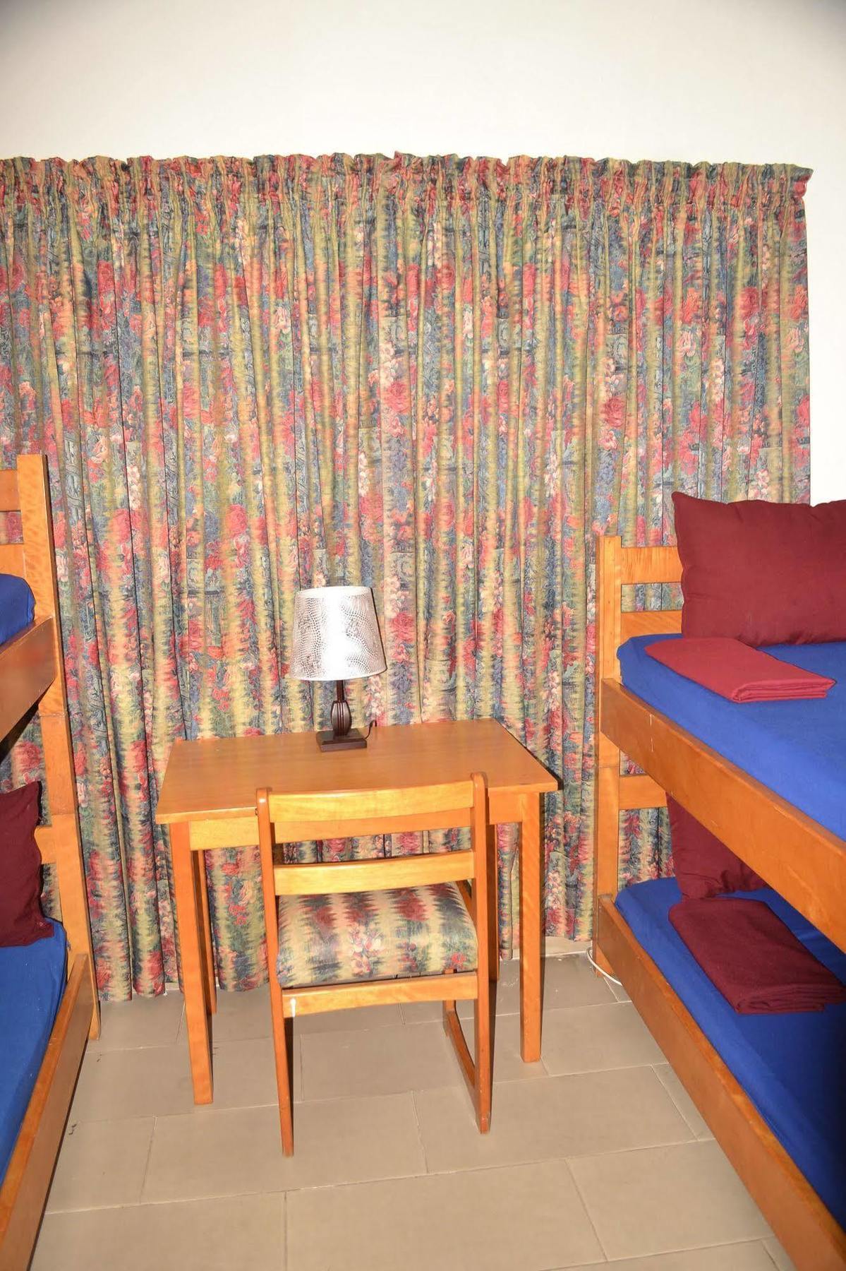 Pink Hostel Аккра Экстерьер фото