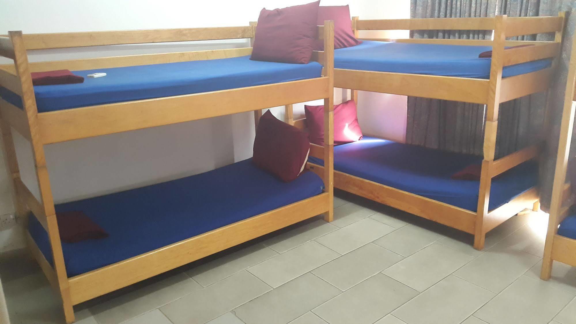 Pink Hostel Аккра Экстерьер фото
