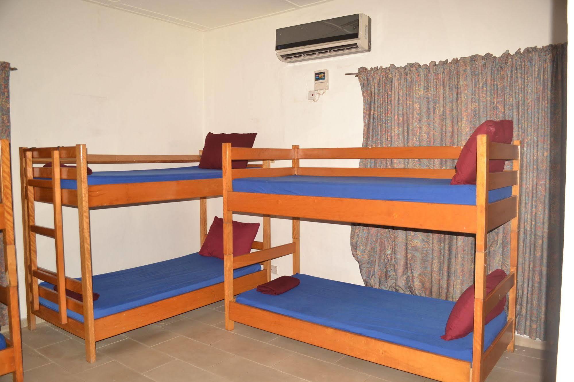 Pink Hostel Аккра Экстерьер фото