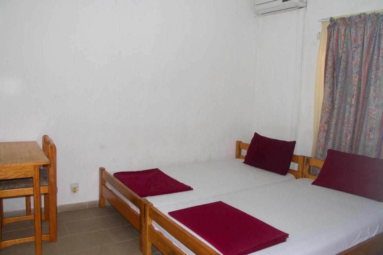 Pink Hostel Аккра Экстерьер фото