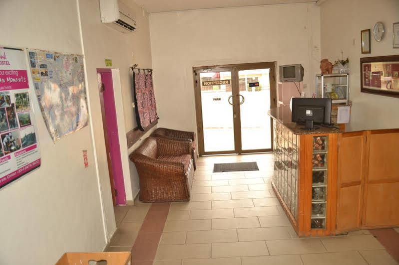 Pink Hostel Аккра Экстерьер фото