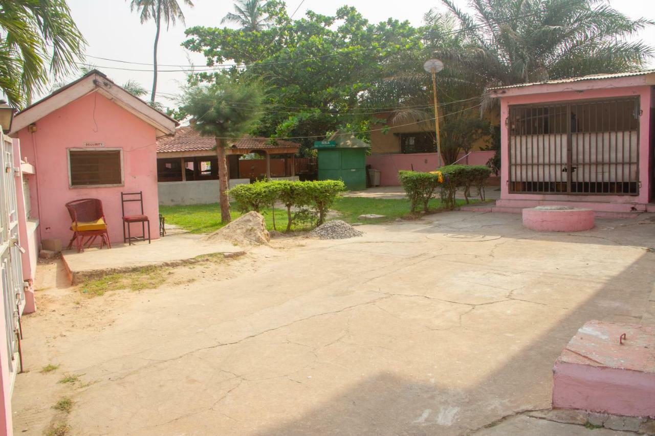 Pink Hostel Аккра Экстерьер фото