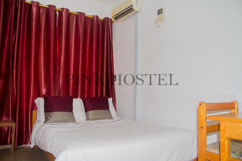 Pink Hostel Аккра Экстерьер фото
